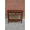 Koloniale sidetable met rotan lades