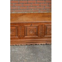thumb-Massief eiken klepkist met snijwerk-3