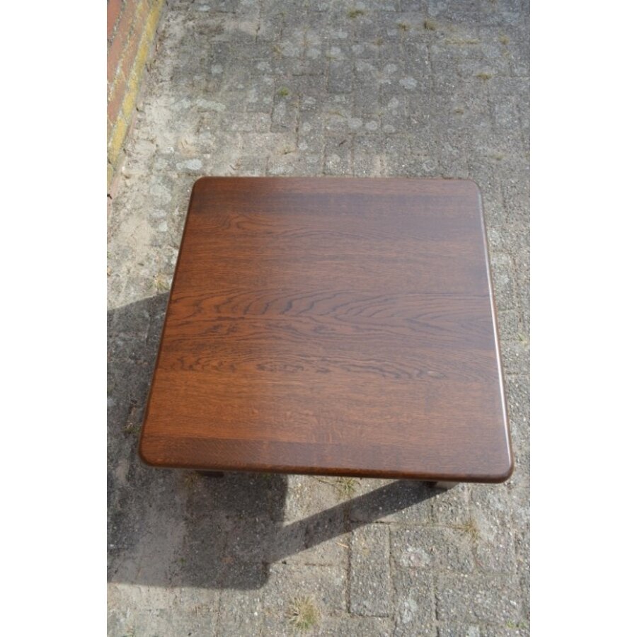 Donker eiken salontafel met afgeronde hoeken-4