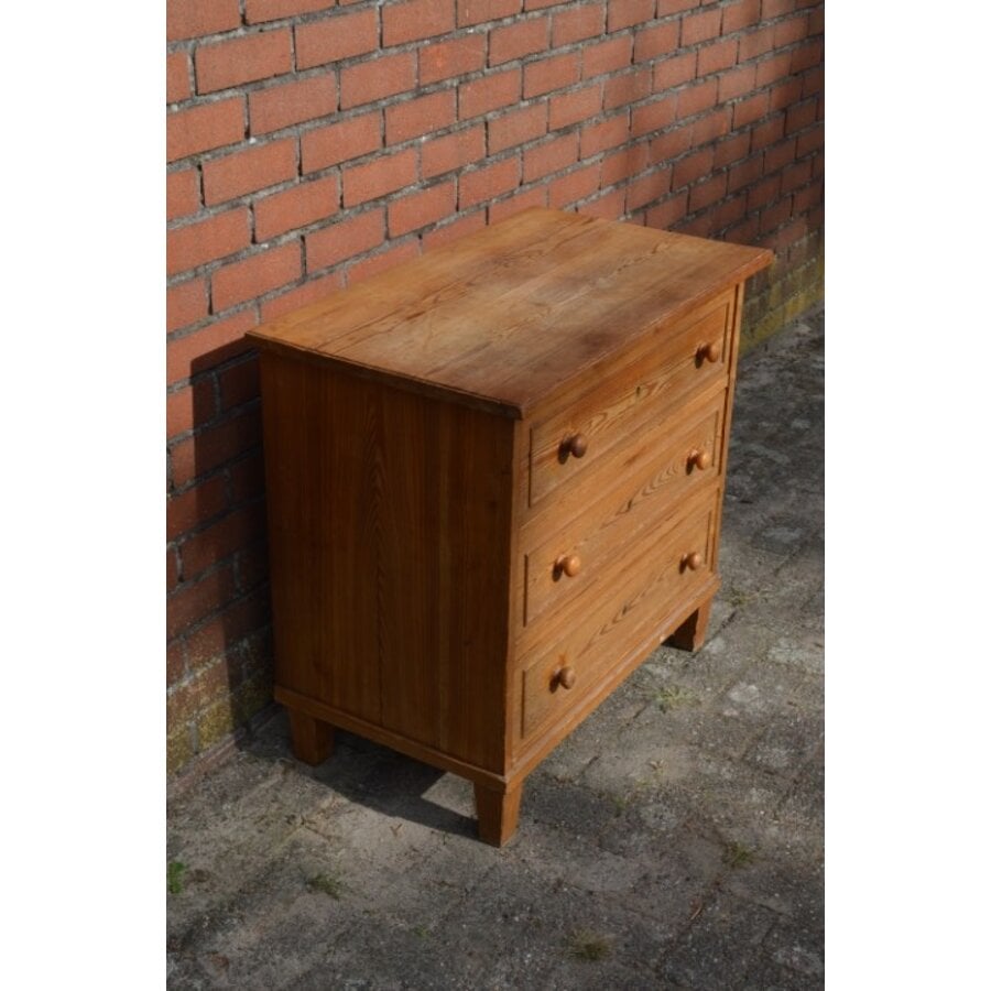 Geleefd grenen commode kastje met houten knoppen-1