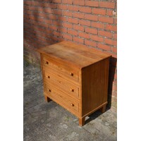 thumb-Geleefd grenen commode kastje met houten knoppen-3