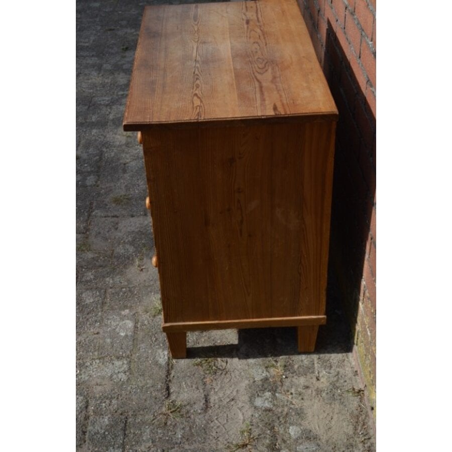 Geleefd grenen commode kastje met houten knoppen-5