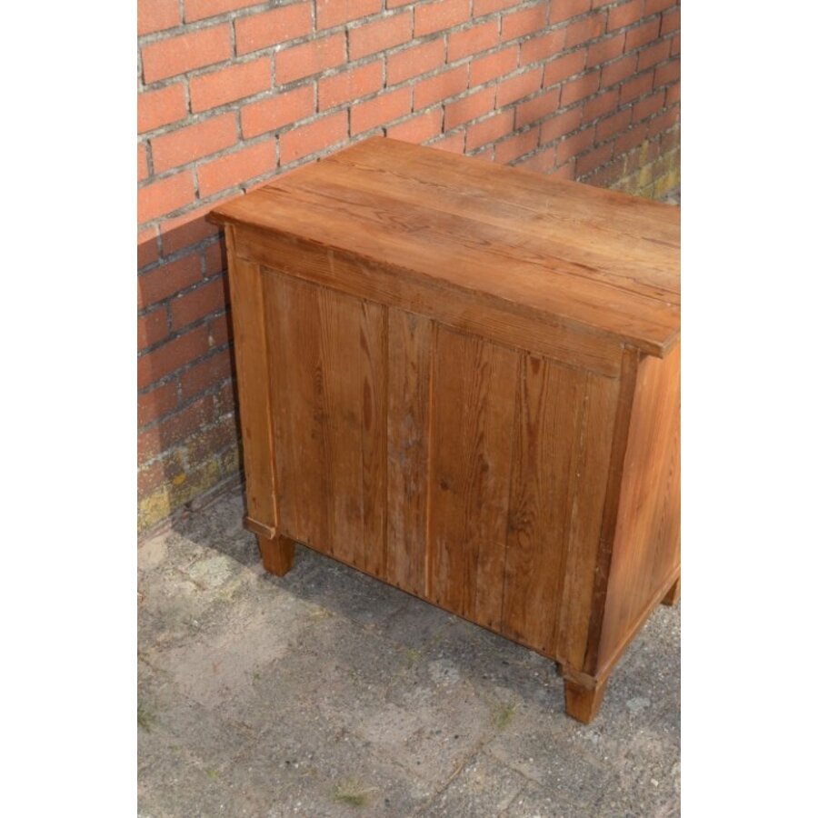 Geleefd grenen commode kastje met houten knoppen-8