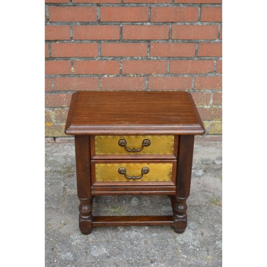 Klassiek houten ladenkastje met koper-1
