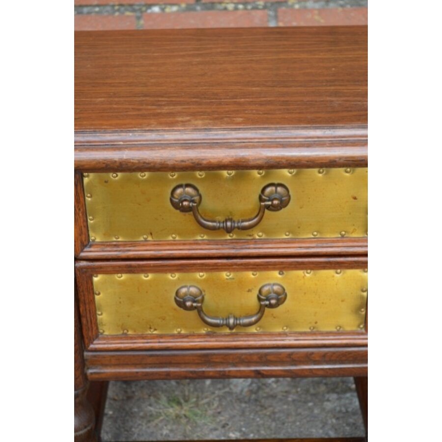 Klassiek houten ladenkastje met koper-2
