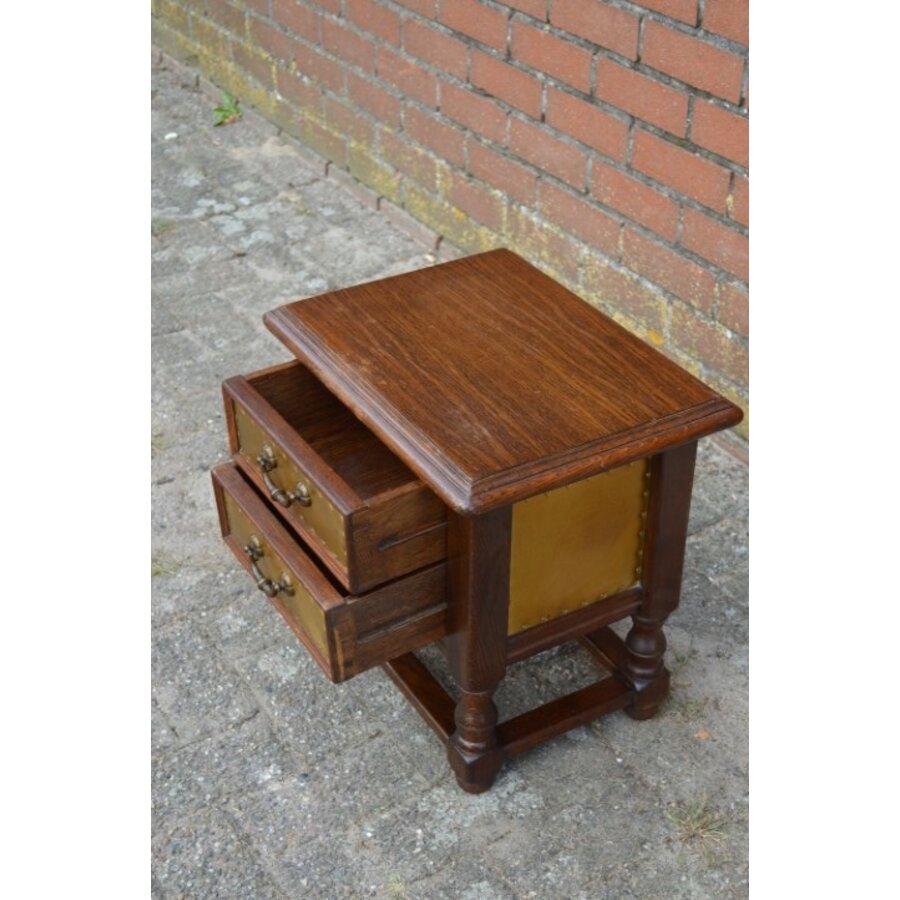 Klassiek houten ladenkastje met koper-8