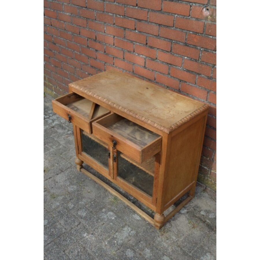 Eiken theekastje met glazen deurtjes-7