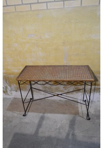 Rotan sidetable met metalen frame 