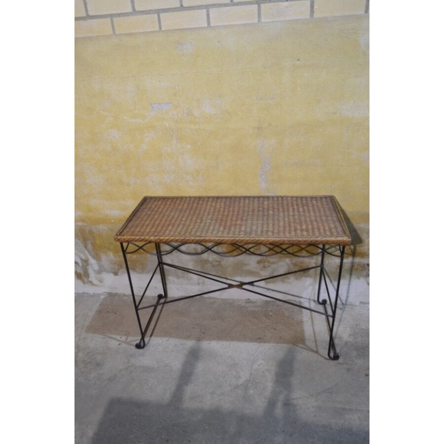 Vintage rotan sidetable met smeedijzer-1