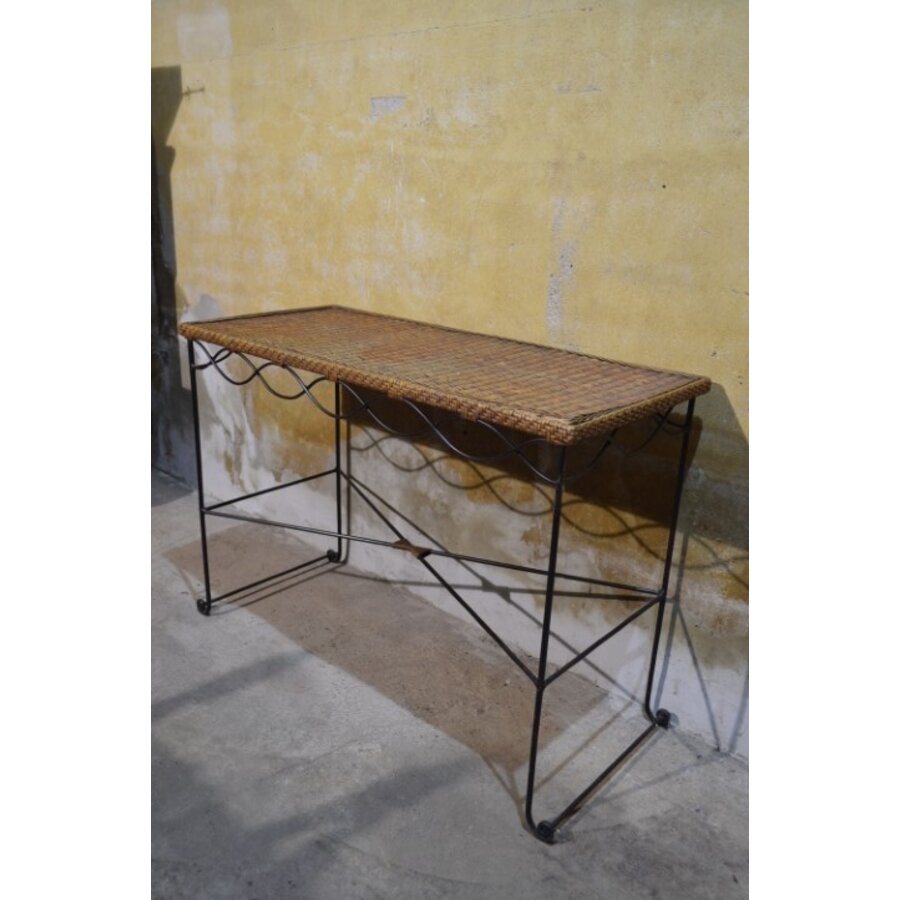 Vintage rotan sidetable met smeedijzer-2