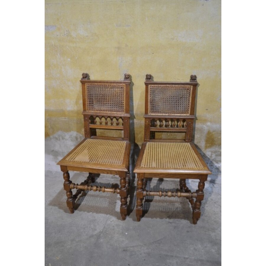 Mechelse eiken stoelen met leeuwenkoppen-1