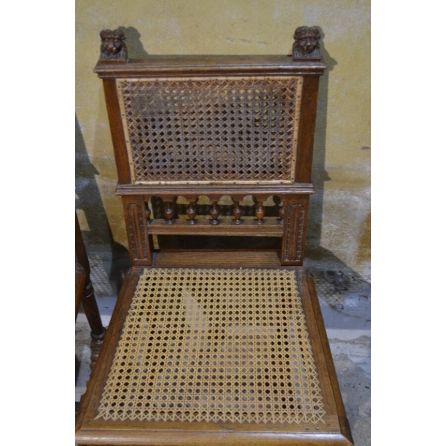 Mechelse eiken stoelen met leeuwenkoppen-3