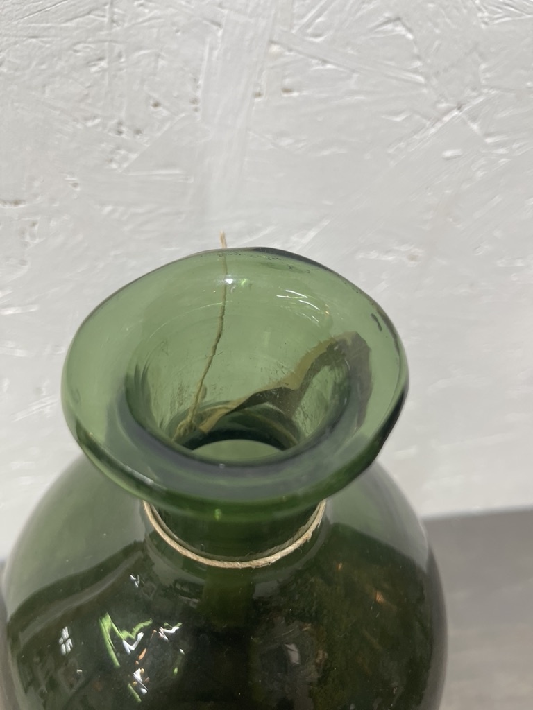 Prachtige oude fles, mooi oud glas