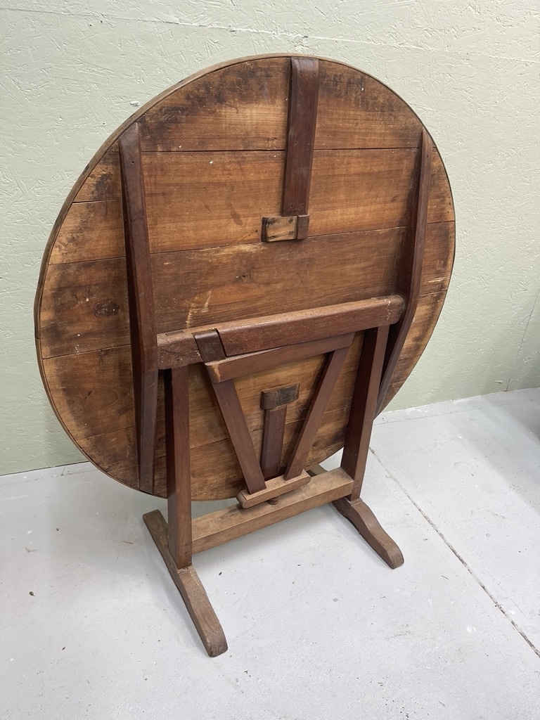 Antieke wijntafel uit Frankrijk