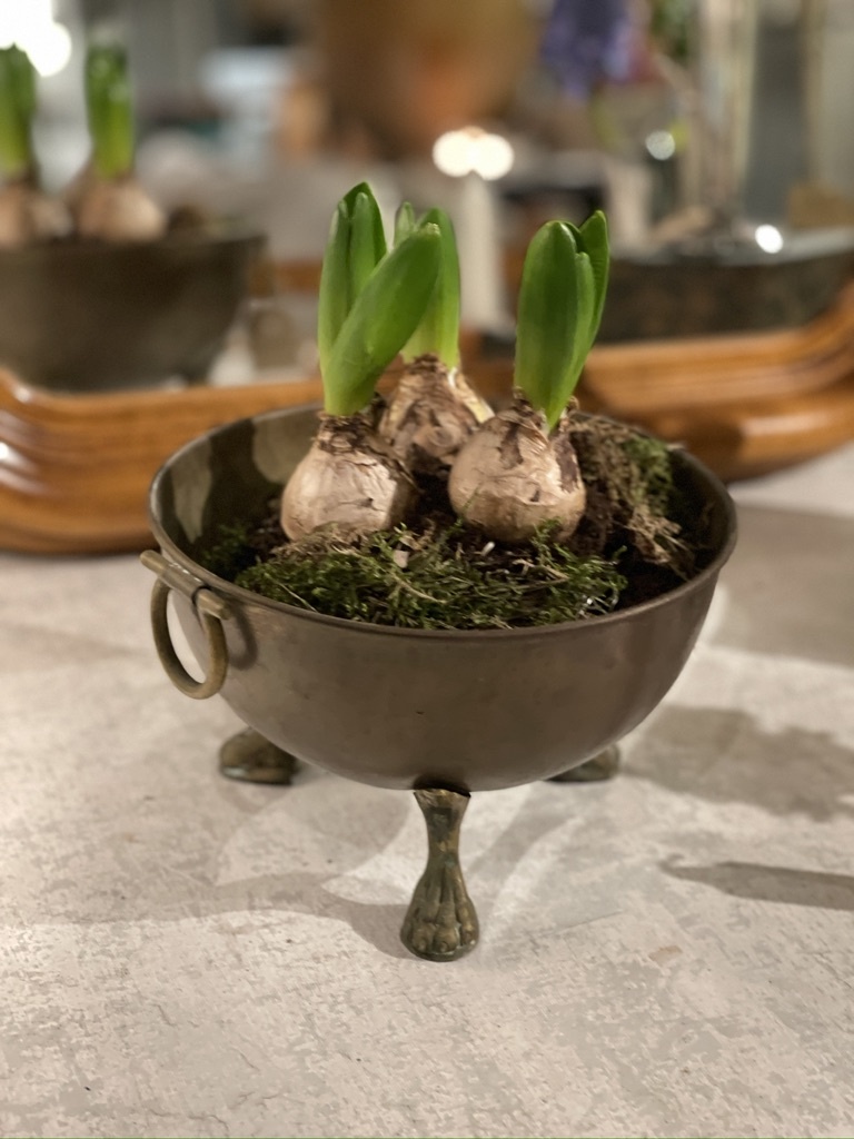 Antique little  bowl on tiny lions feet