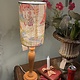 Vintage lampje met lampenkapje met blije aapjes