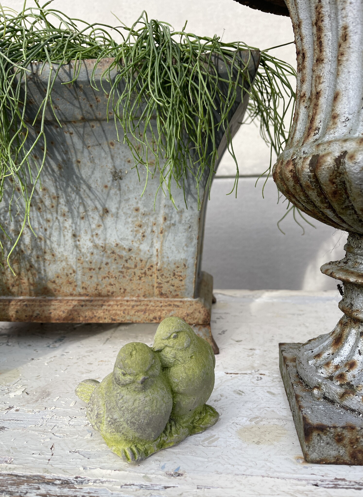Garden statue little birds