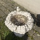 Vintage vogelbadje op een voetje