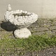 Vintage vogelbadje op een voetje