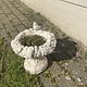 Vintage vogelbadje op een voetje