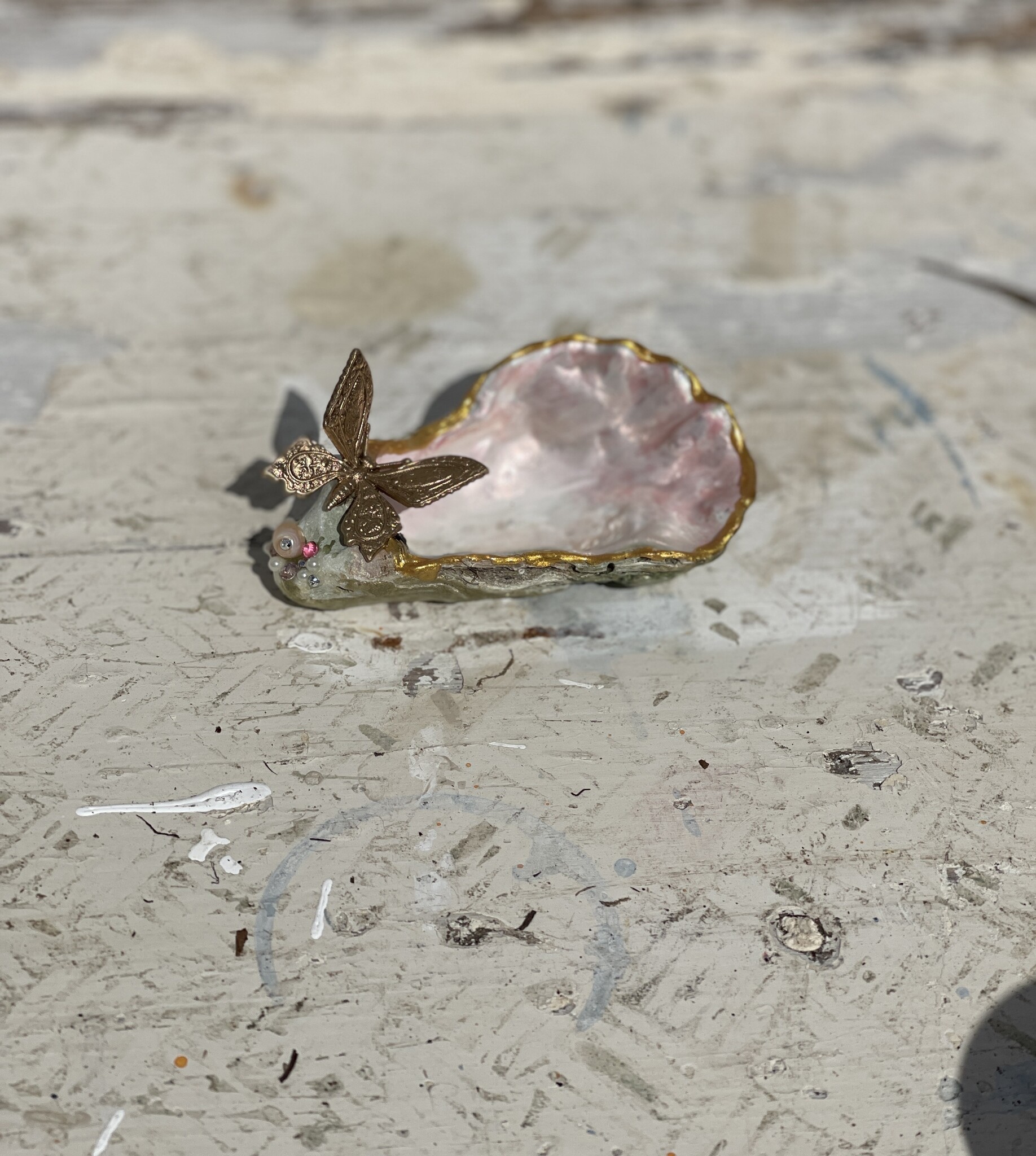 Little dish made from a painted and crafted oyster