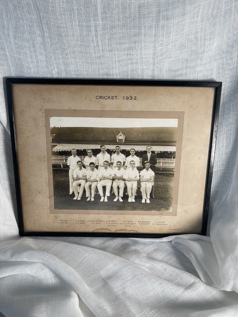 Almost antique photo of a cricket team from 1932