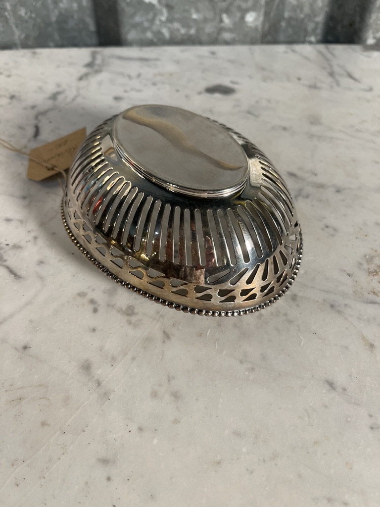Vintage silver plated bonbonnière by Keltum