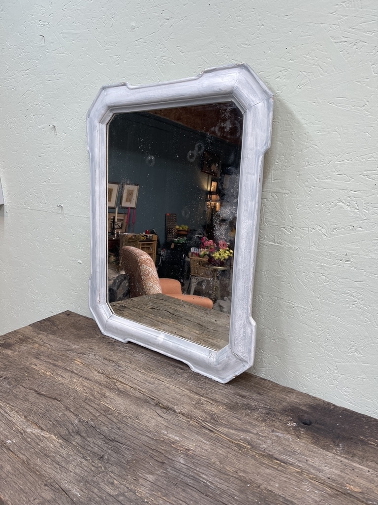 Antique angular mirror