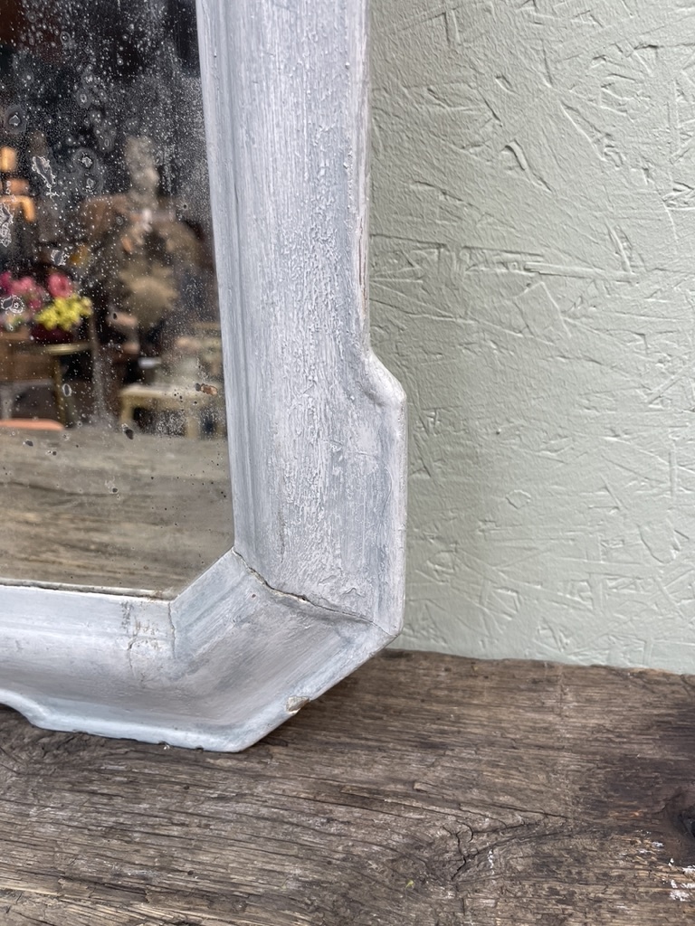 Antique angular mirror