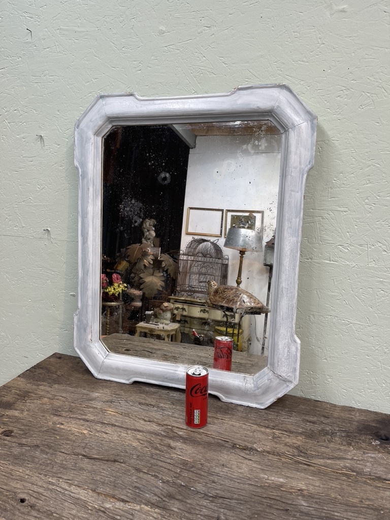 Antique angular mirror