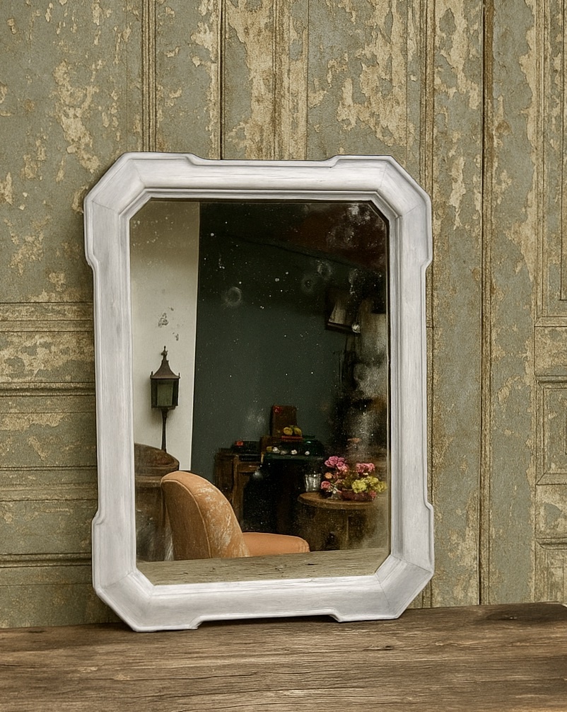 Antique angular mirror