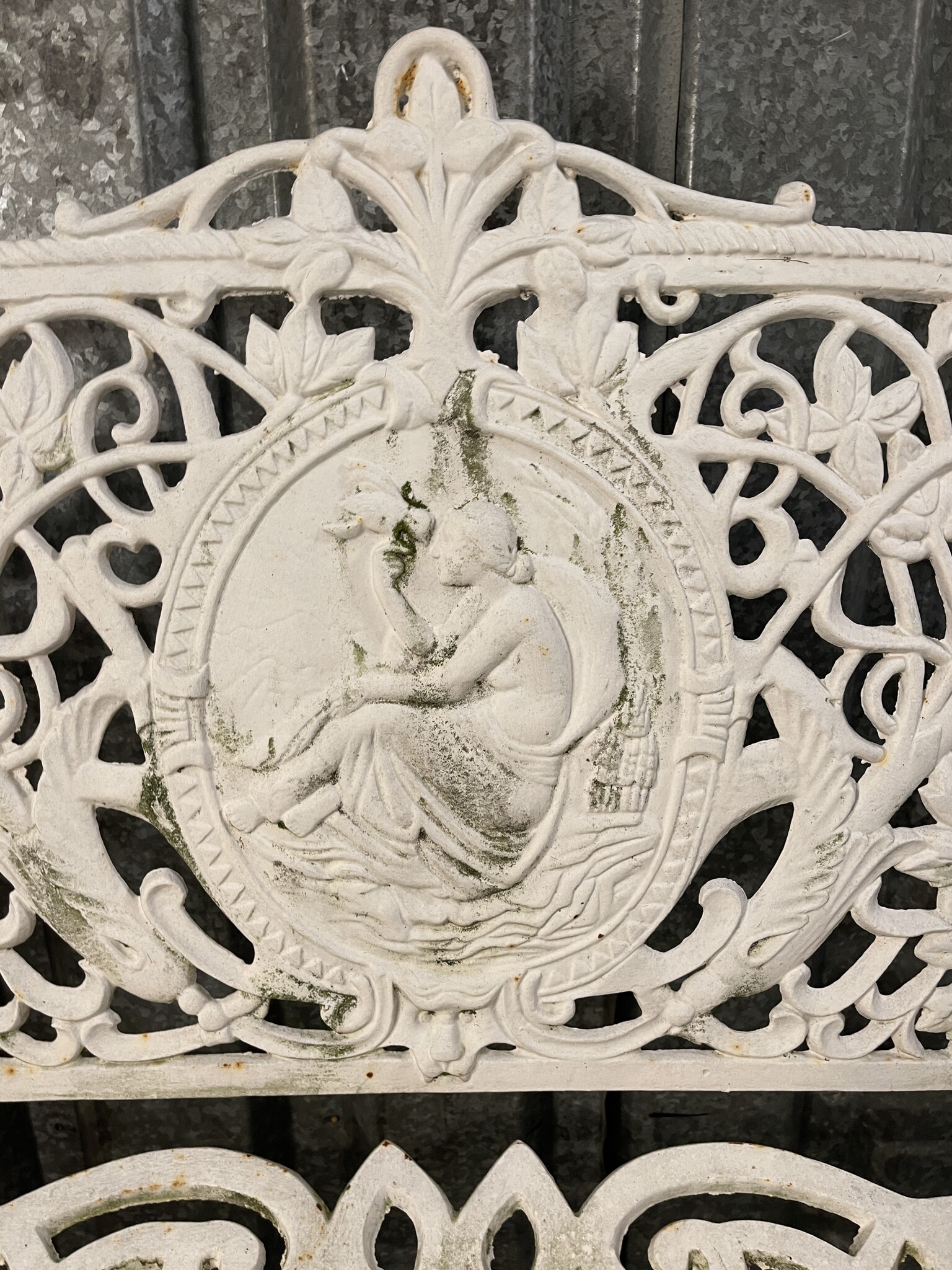 Mooi oud ijzeren tuinbankje