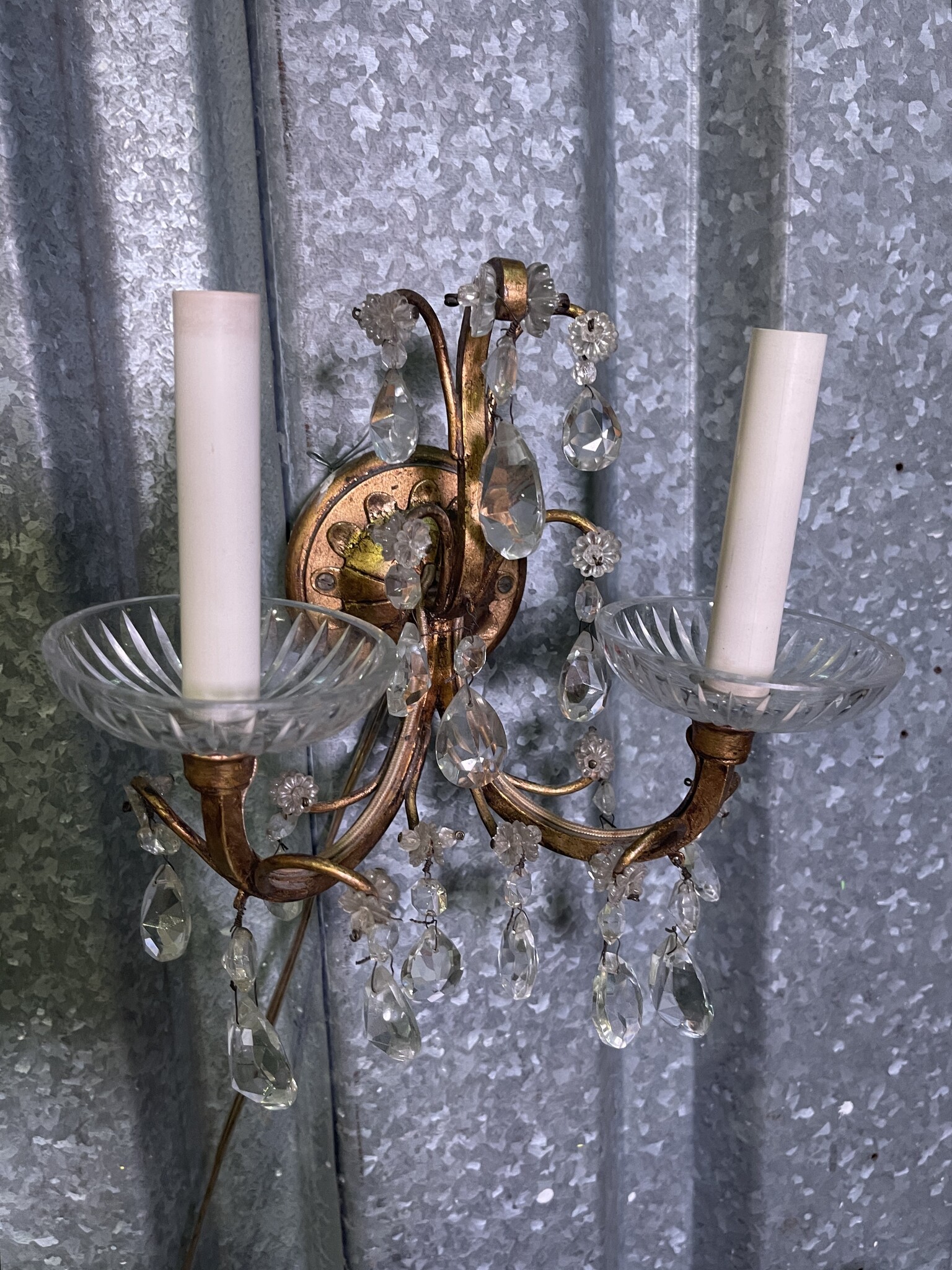 Set van drie vintage wandlampjes met pegels