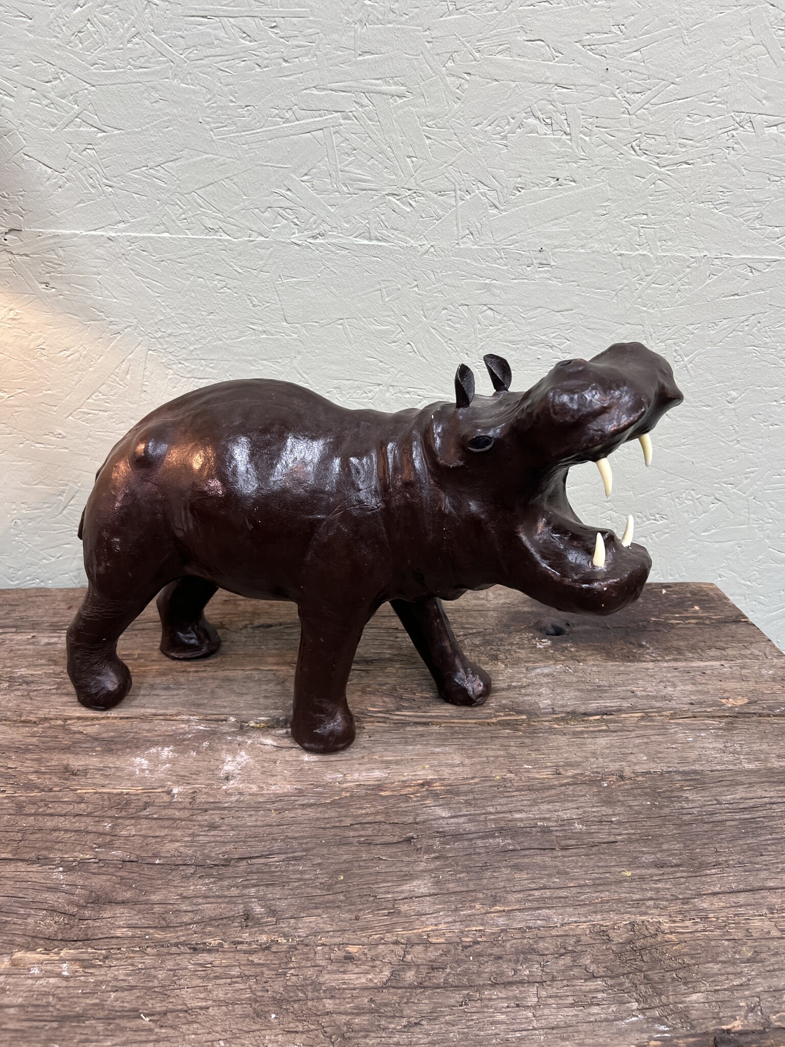 Vintage leren nijlpaard