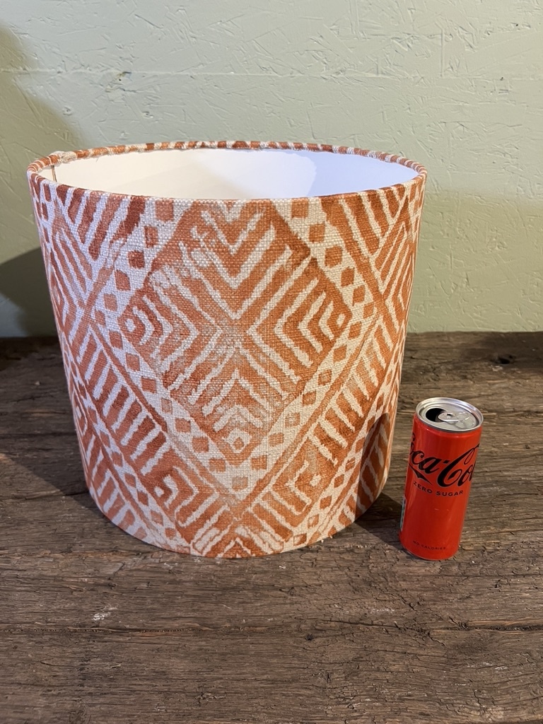 Witte aardewerken lamp, met of zonder kap