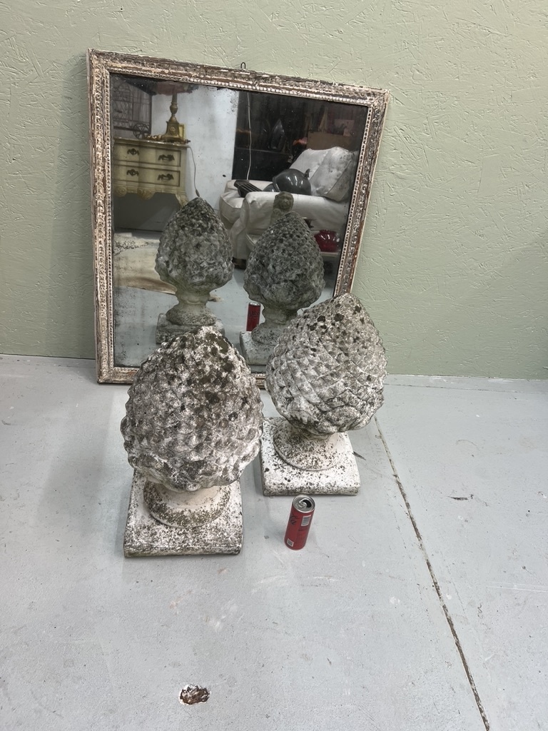 Vintage groot tuinornament dennenappel