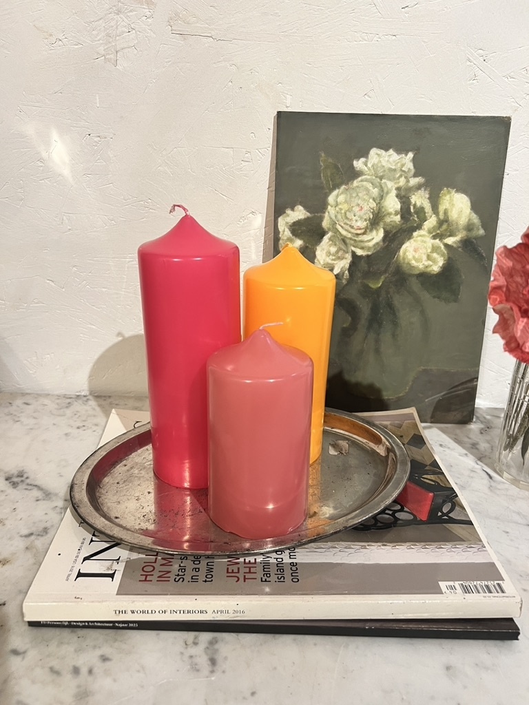 Trio block candles in the colours fuchsia, coral pink and orange
