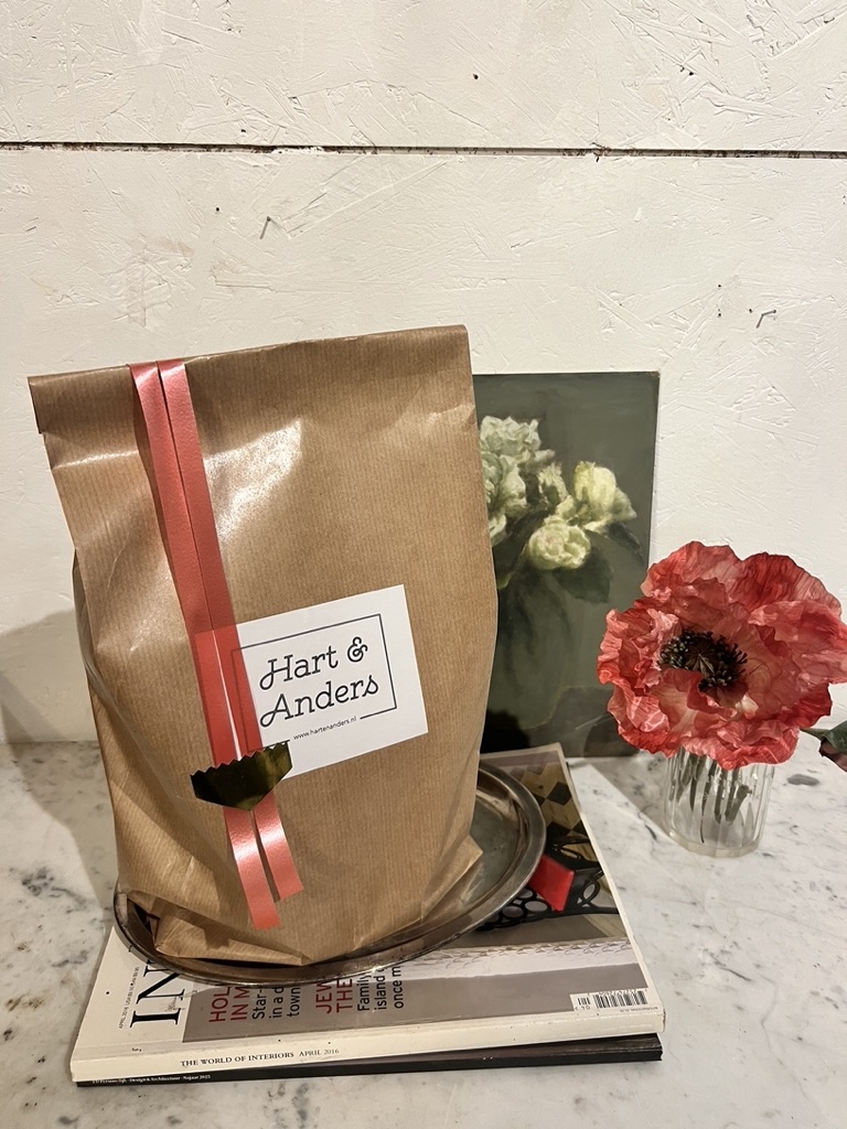 A package with  5 block  candles in colours that remind you of summer in the fall