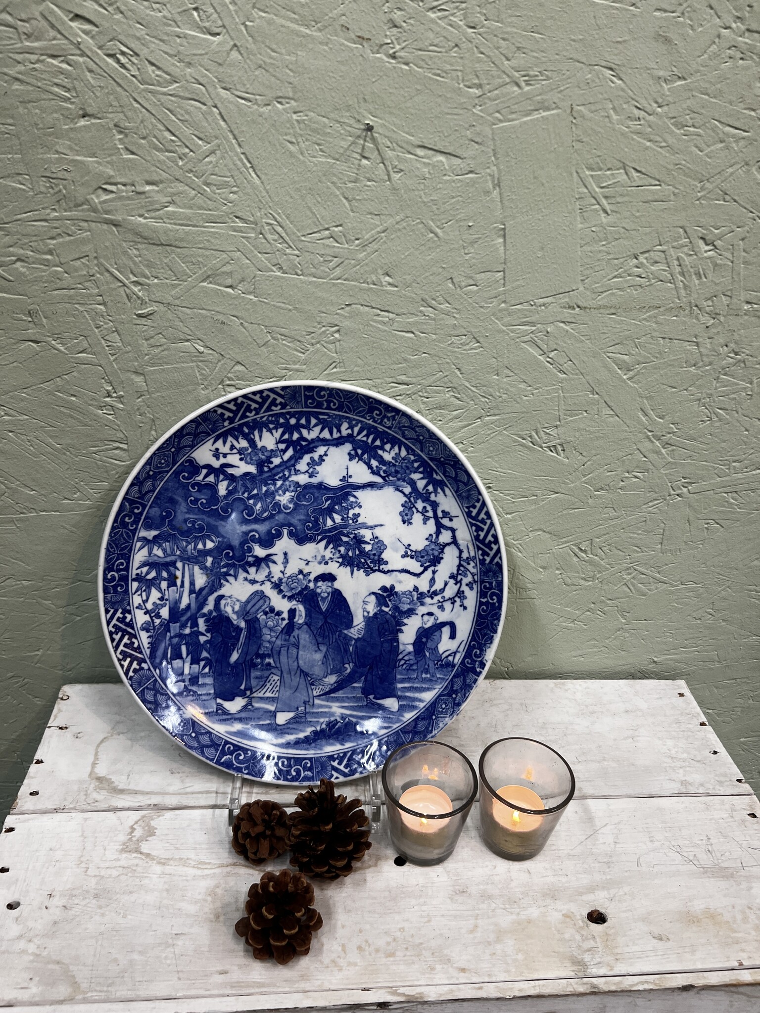 Antique plate with blue decoration with Japanese men
