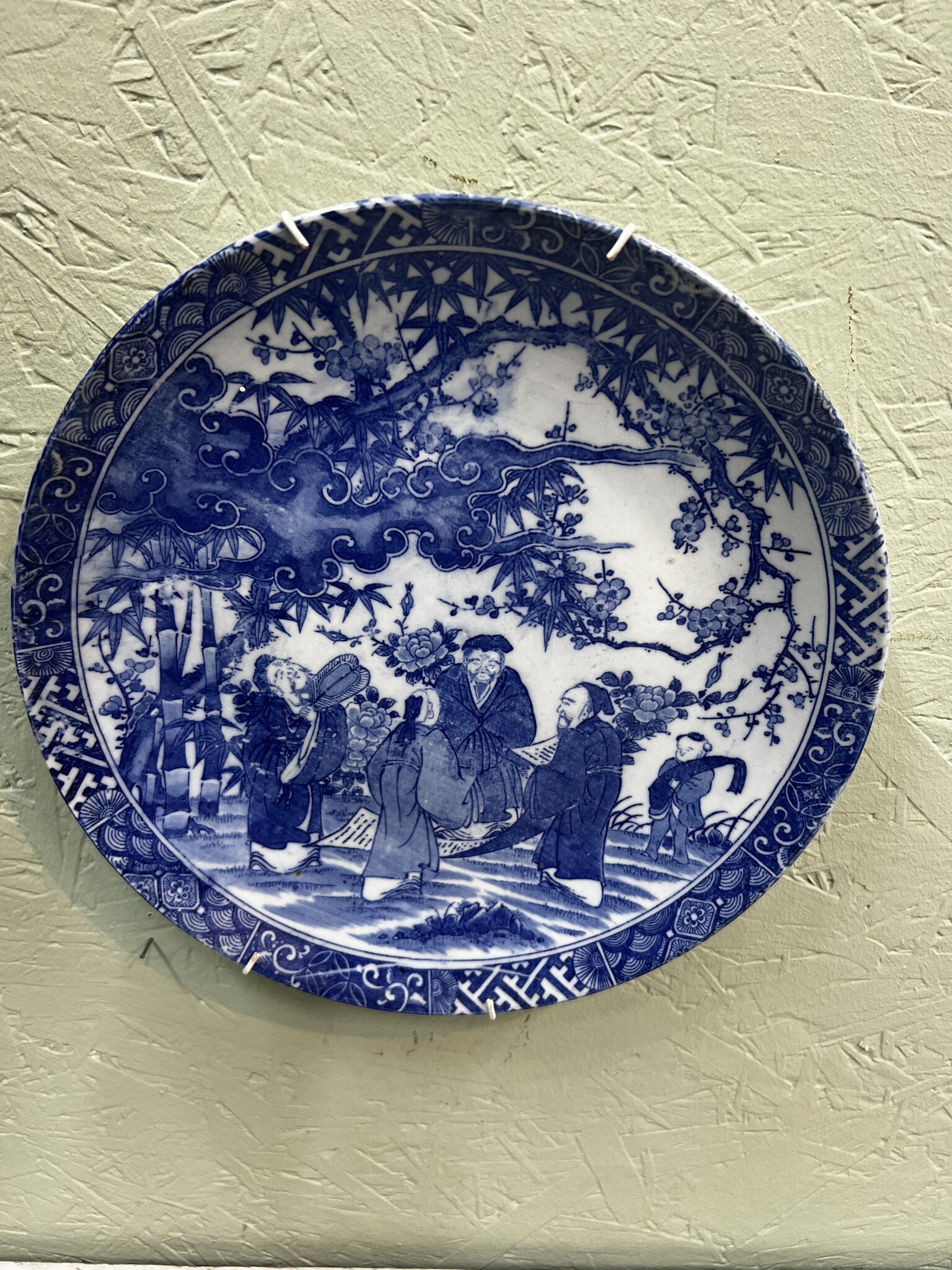 Antique plate with blue decoration with Japanese men