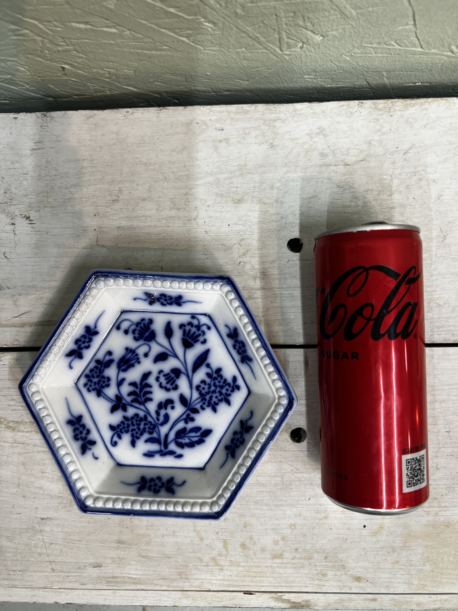 Small hexagonal blue white dish