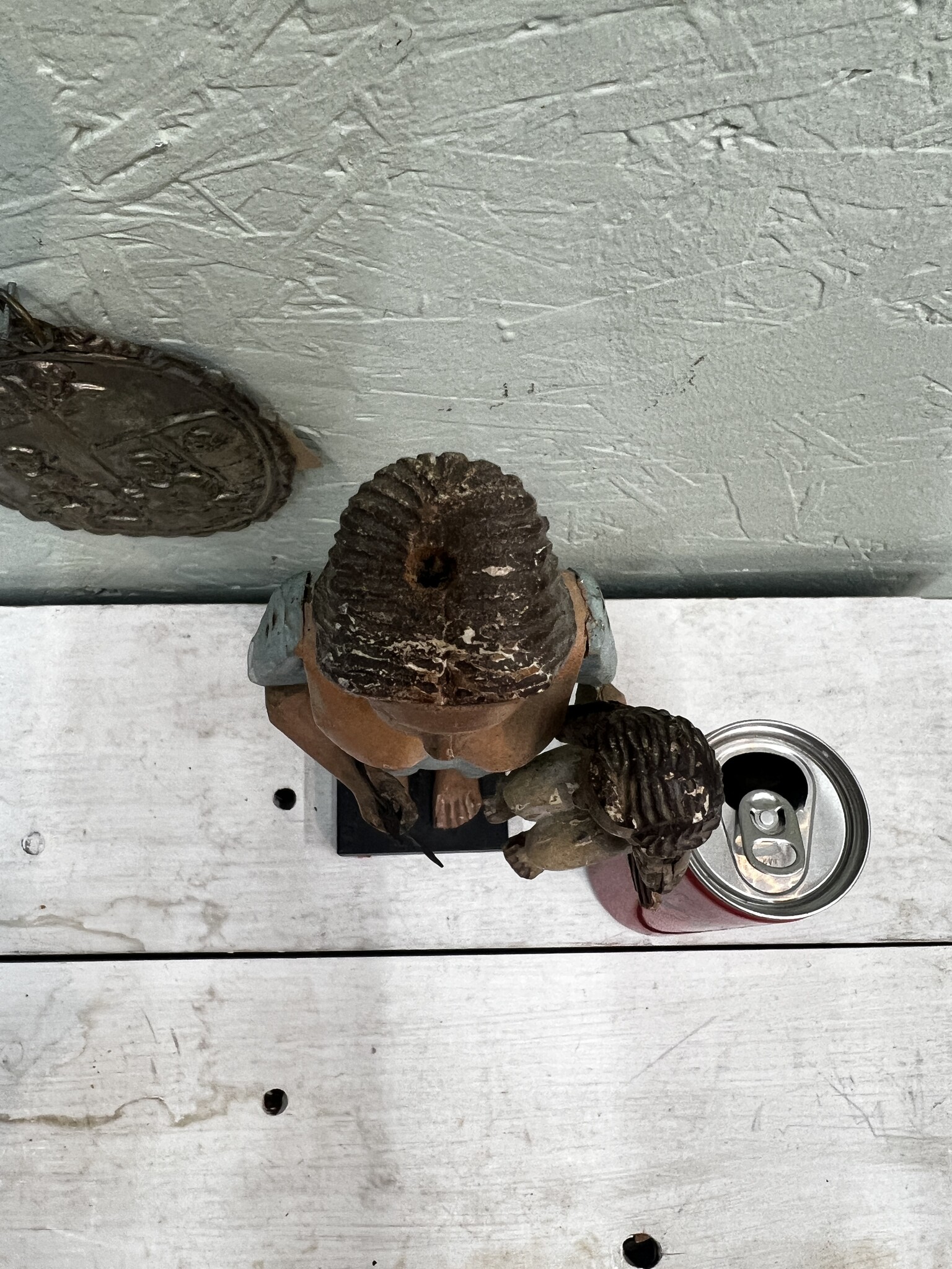 Antique polychromed houten Madonna with child