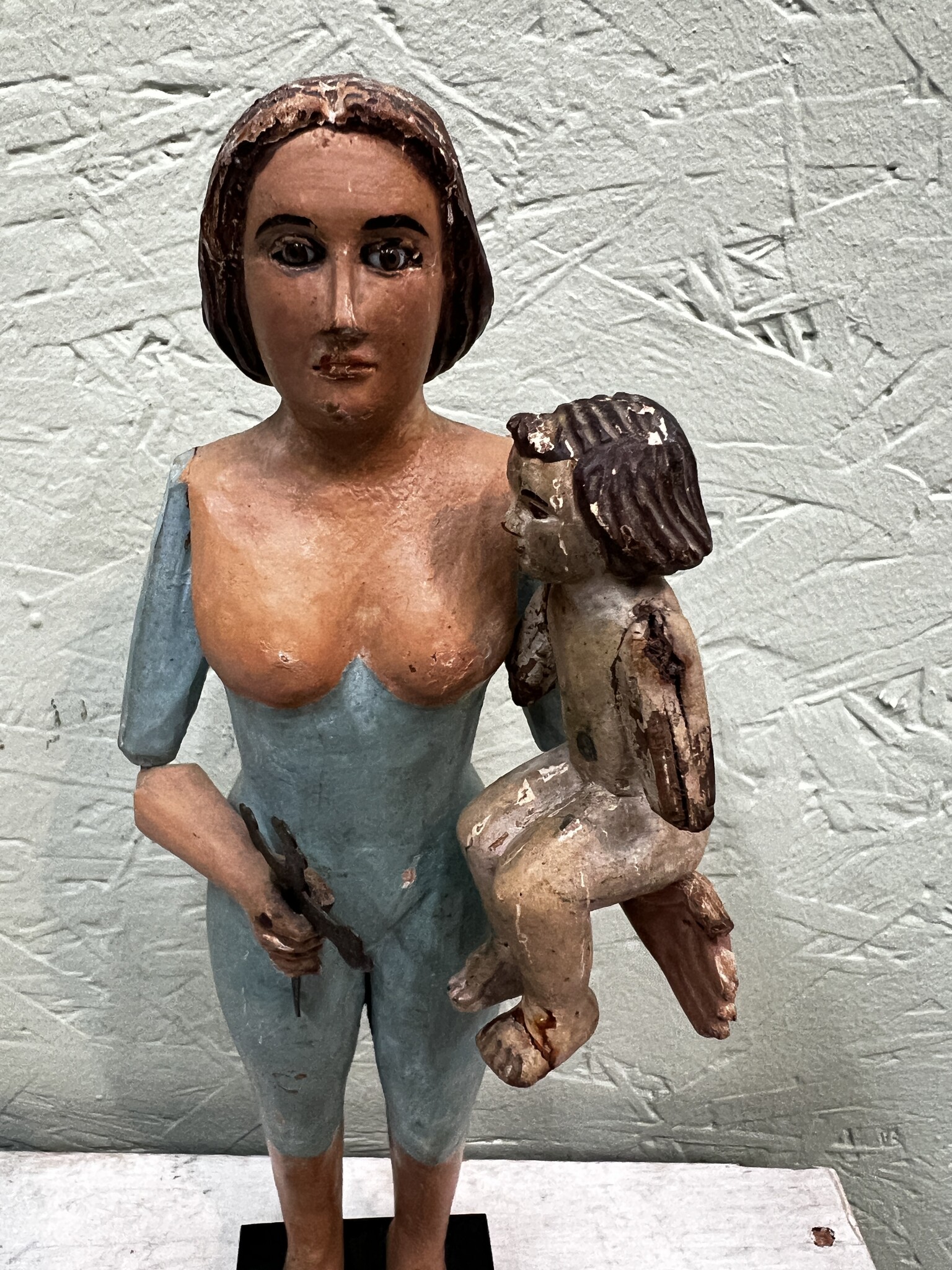 Antique polychromed houten Madonna with child