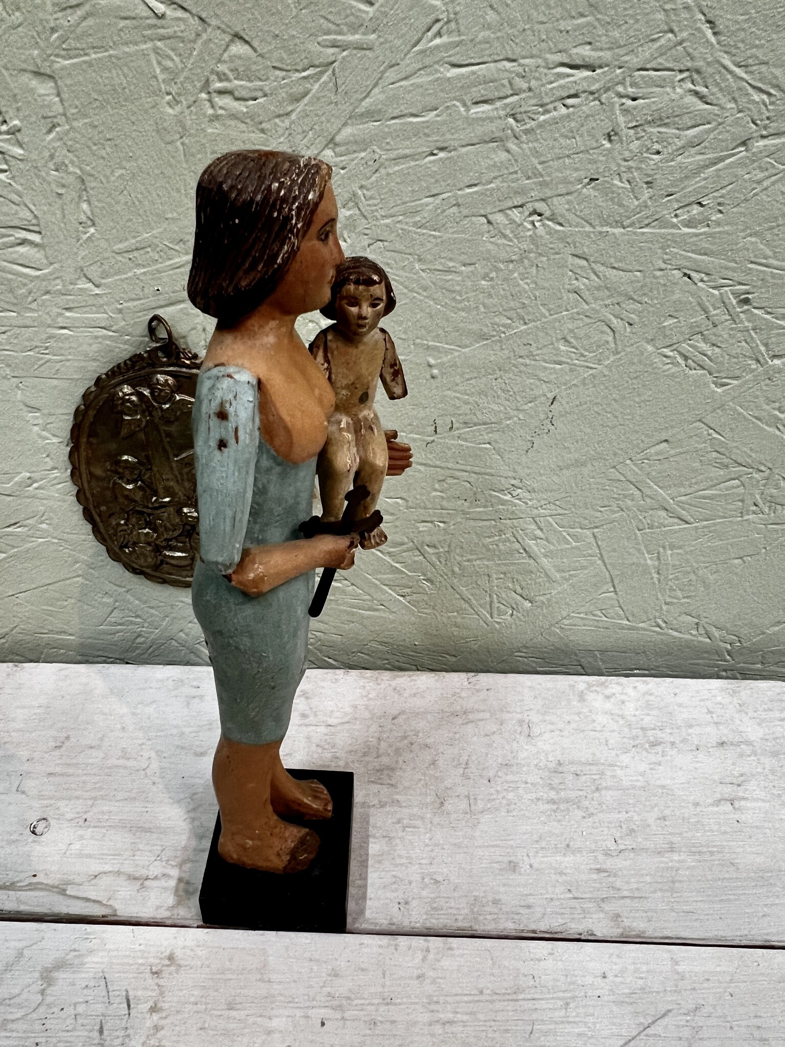 Antiek polychrome houten Madonna met kind