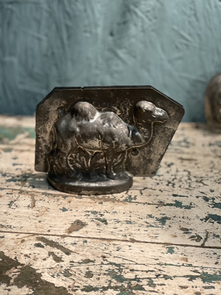 Chocolat mold camel