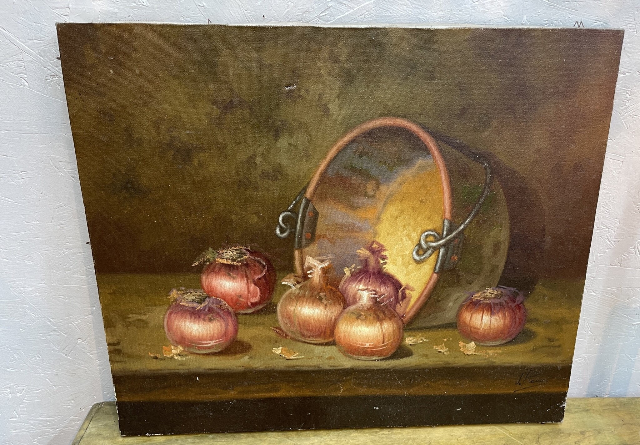 Merry 'kitchen painting' of onions draped from a pot on a table.