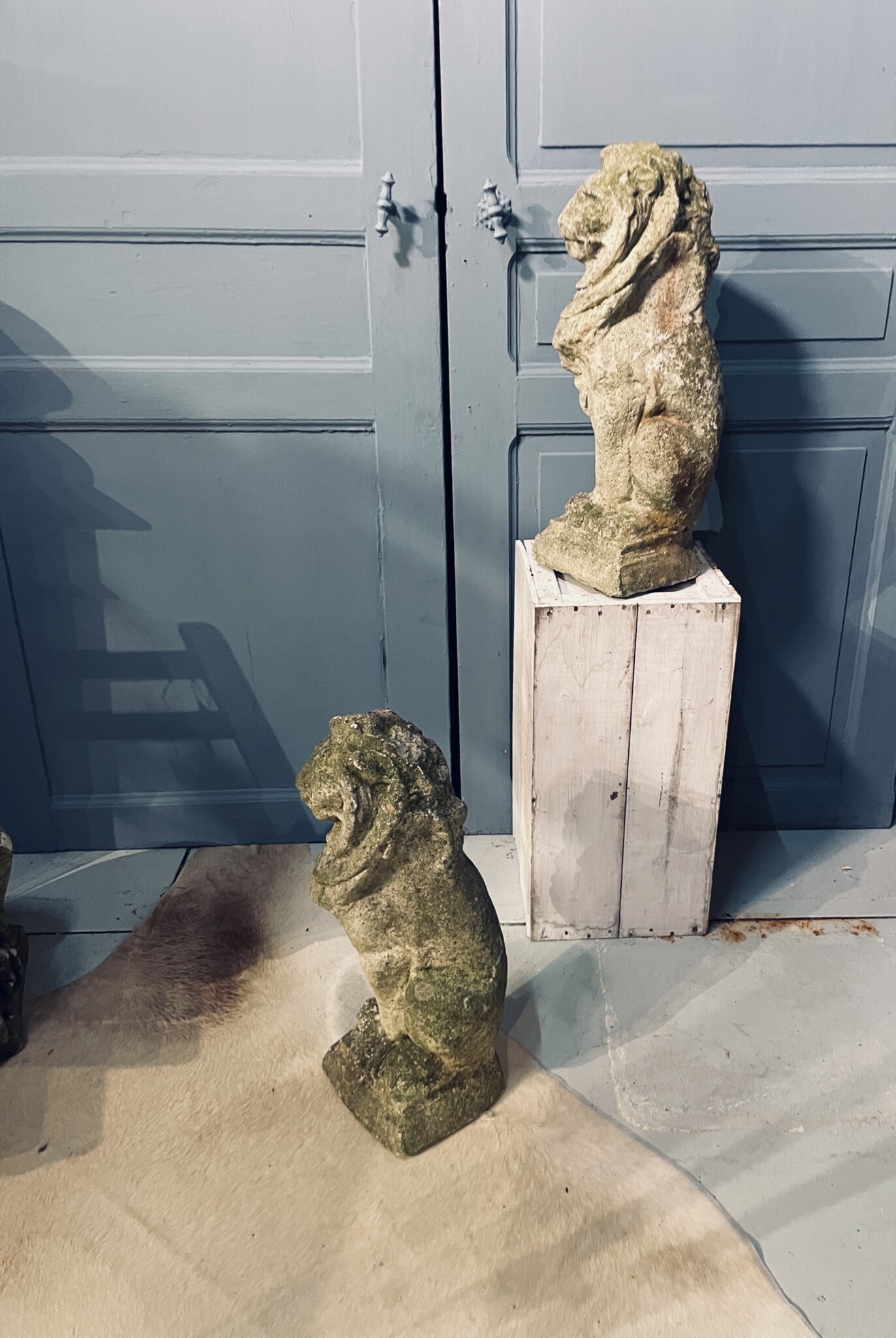 Pair of almost antique lions for your garden