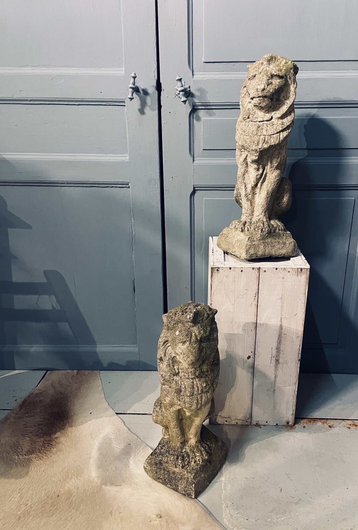 Pair of almost antique lions for your garden