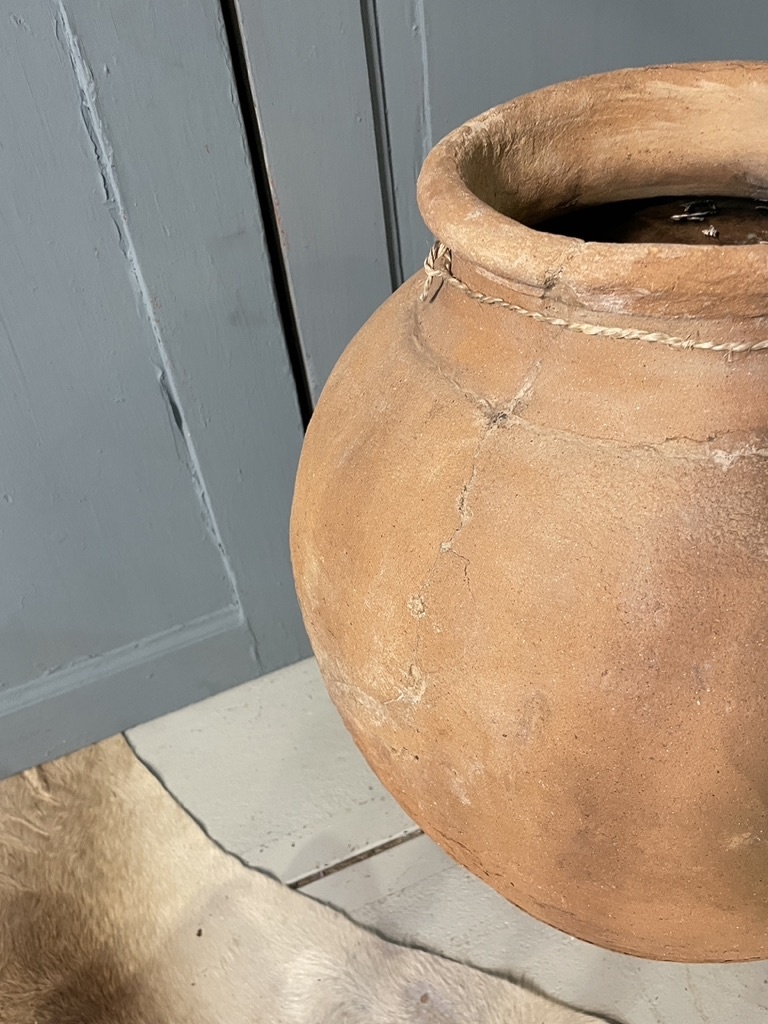 Bijna antieke grote tuinpot  terracotta