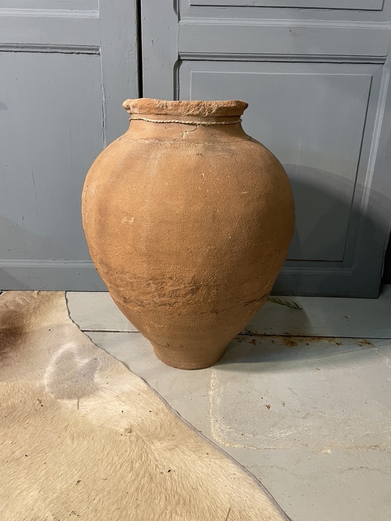 Bijna antieke grote tuinpot  terracotta